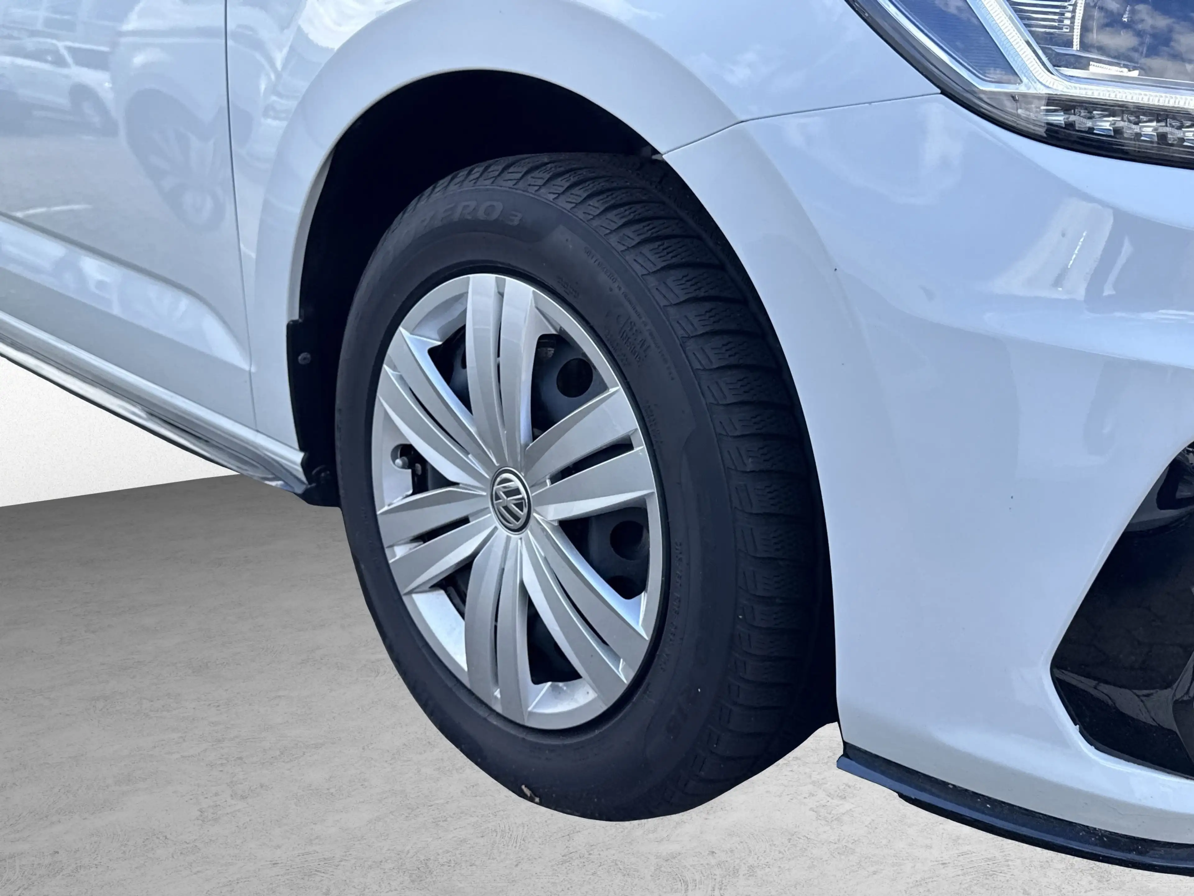 Volkswagen Touran Comfortline R-Line 1.5 TSI 7-DSG PANO KAMERA — photo 4