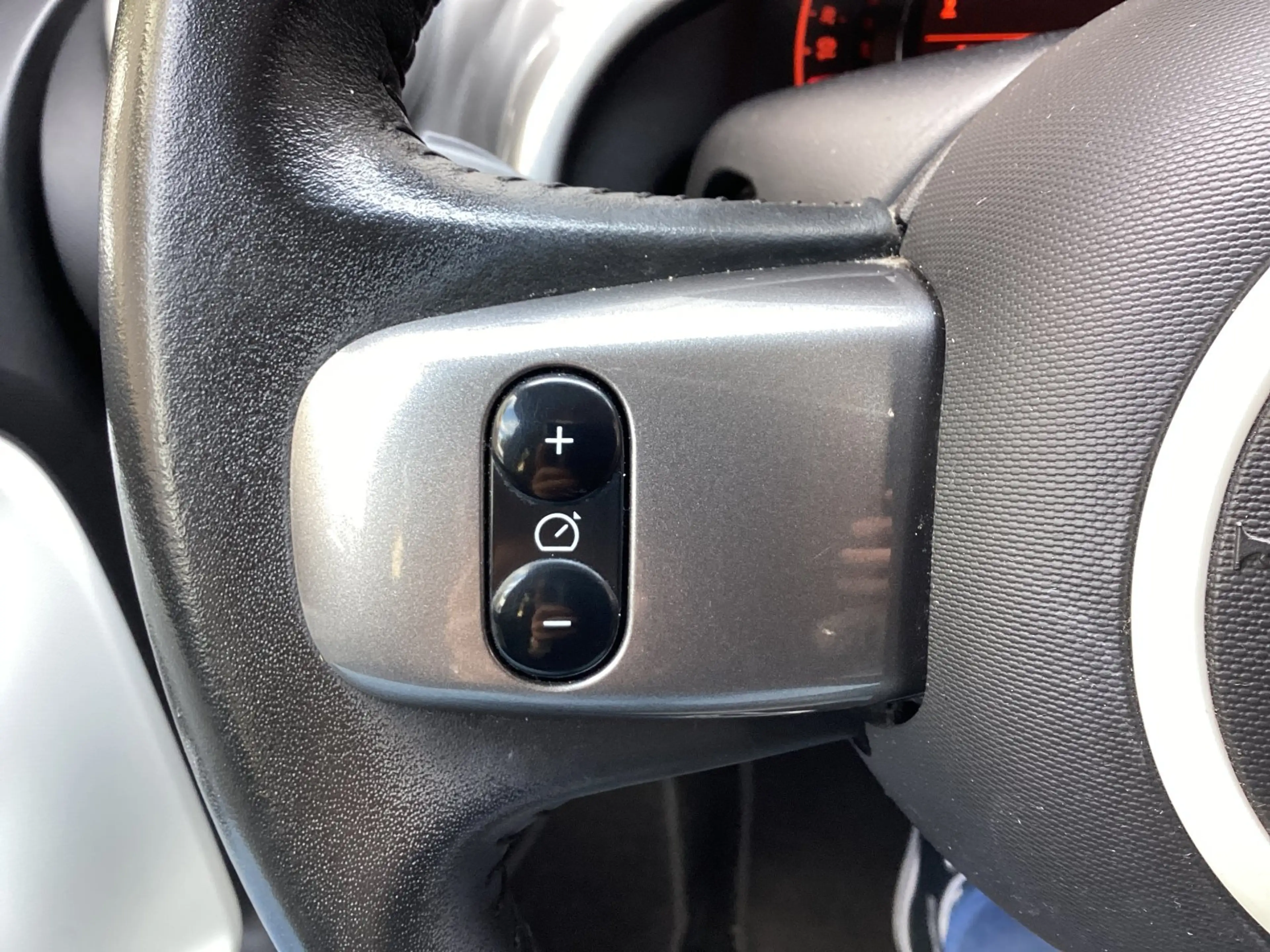 Renault Twingo Limited 1.0 SCe 70 — photo 16