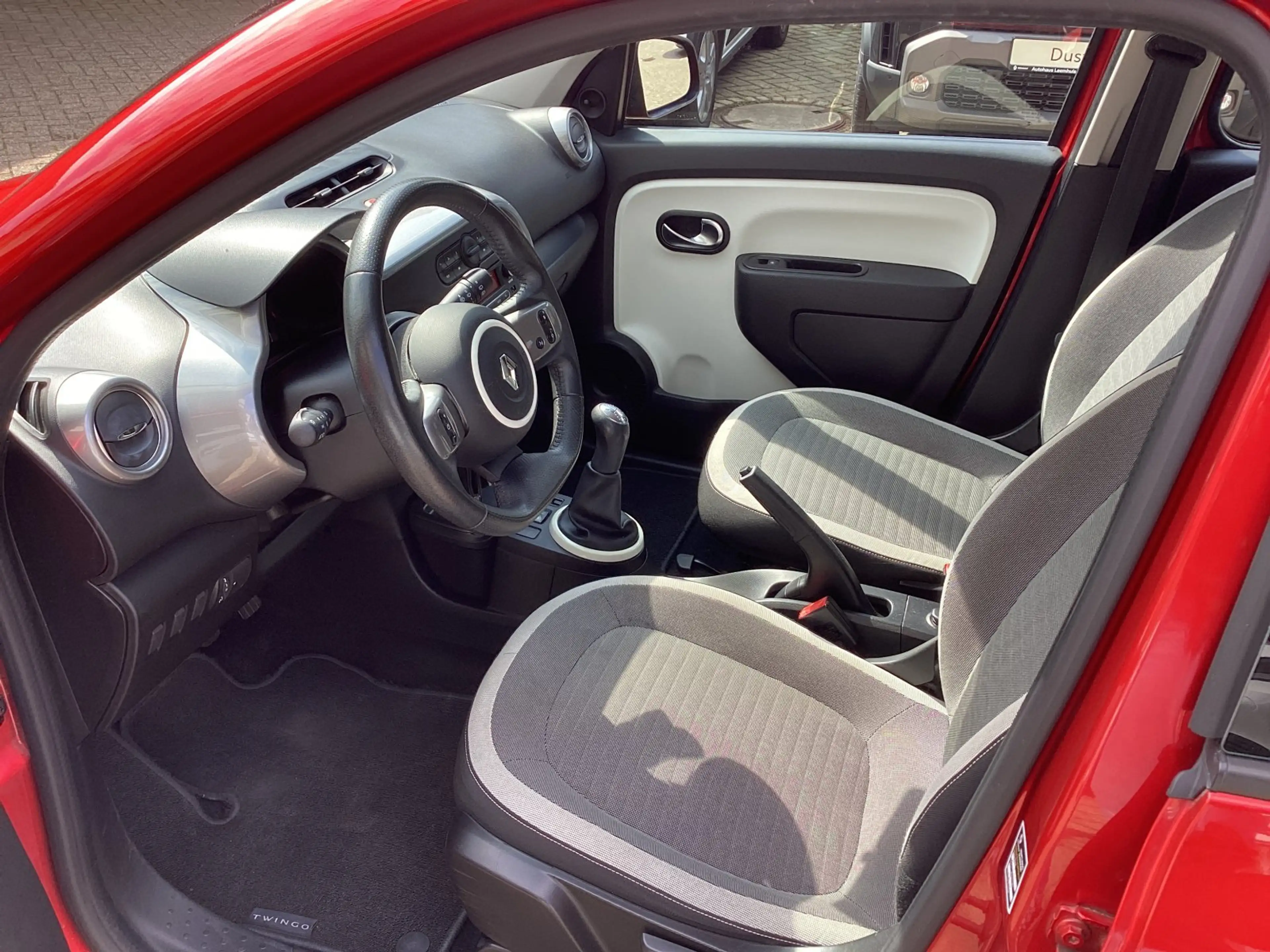 Renault Twingo Limited 1.0 SCe 70 — photo 9