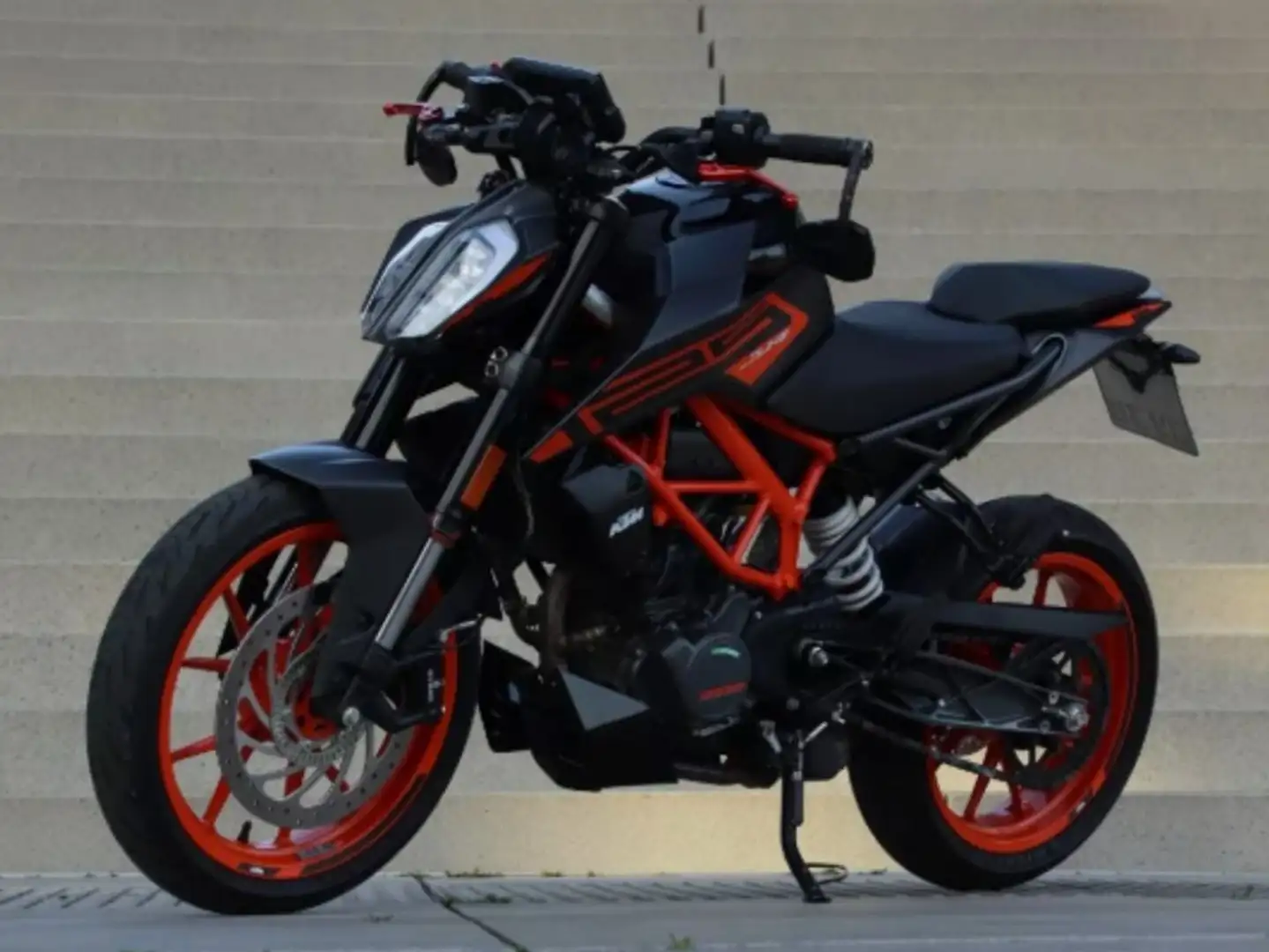 KTM 125 Duke Schwarz - 2
