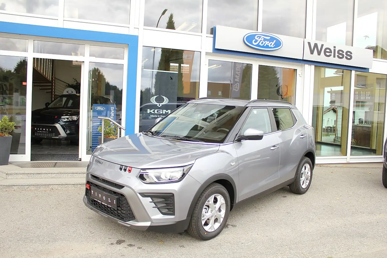 KGM Tivoli 1.5 GDI Style Aut. Grau - 1