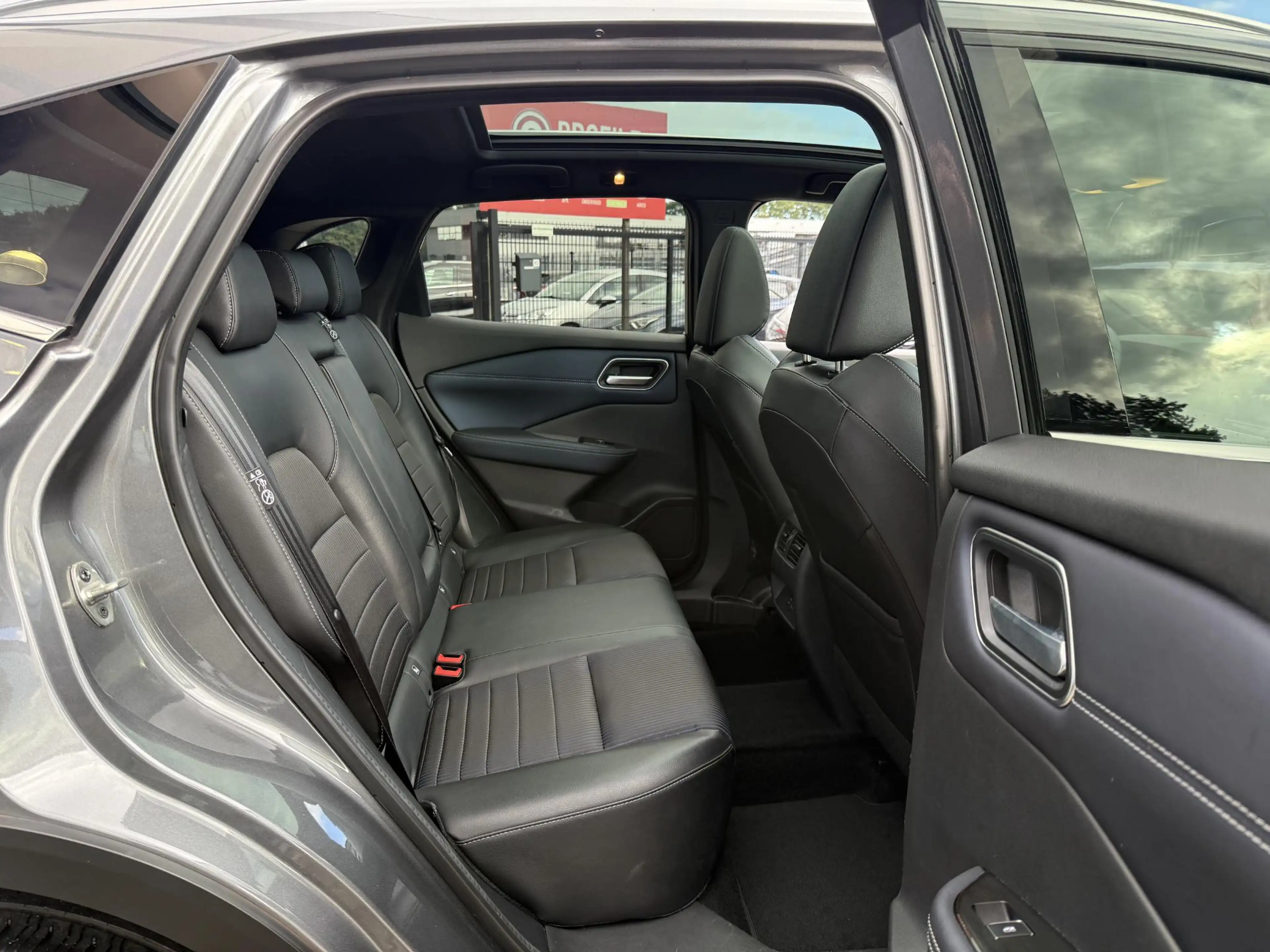Nissan Qashqai 1.3 MHEV Xtronic Tekna *Panorama & Trekhaak* — photo 14