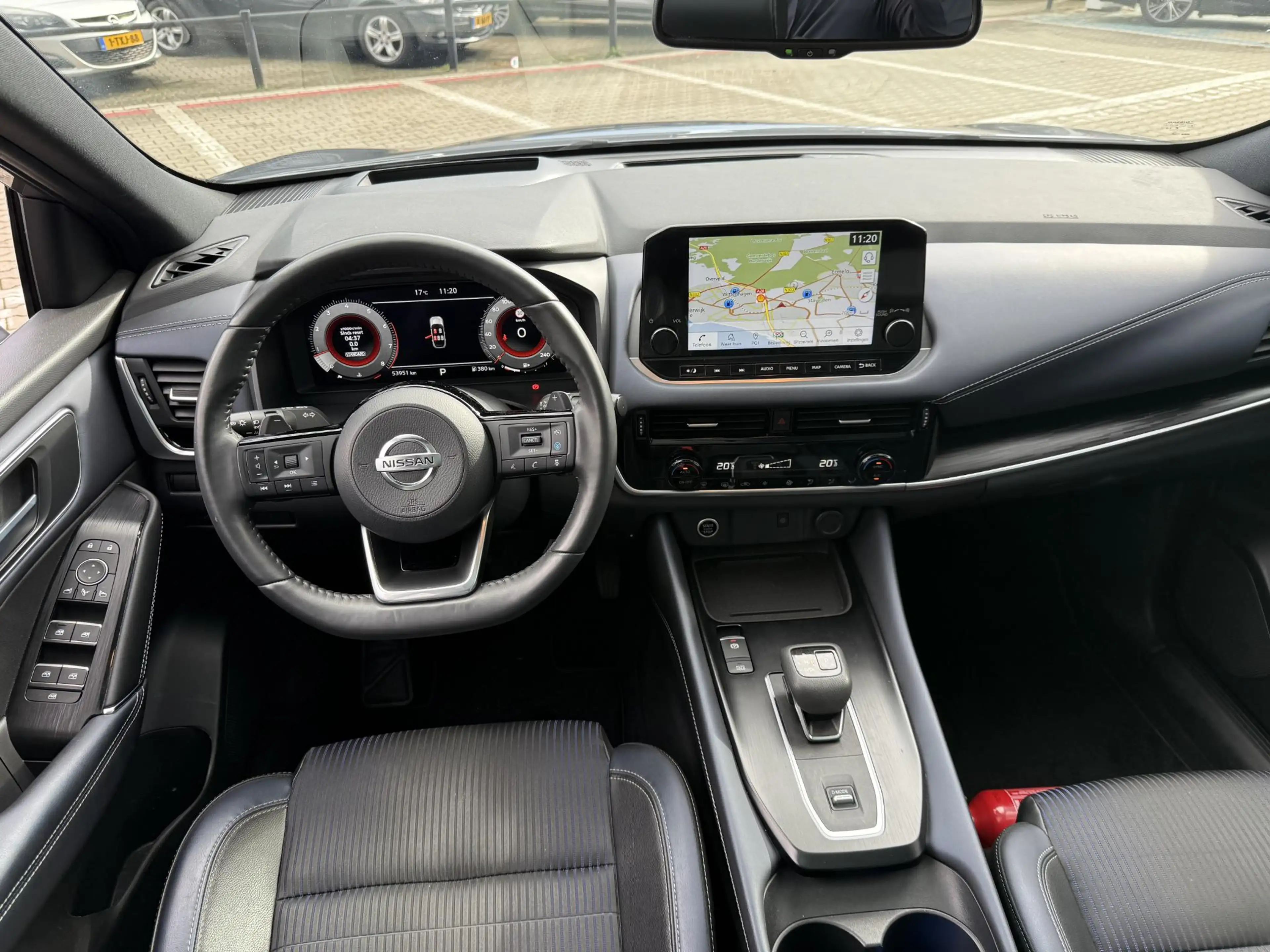 Nissan Qashqai 1.3 MHEV Xtronic Tekna *Panorama & Trekhaak* — photo 3