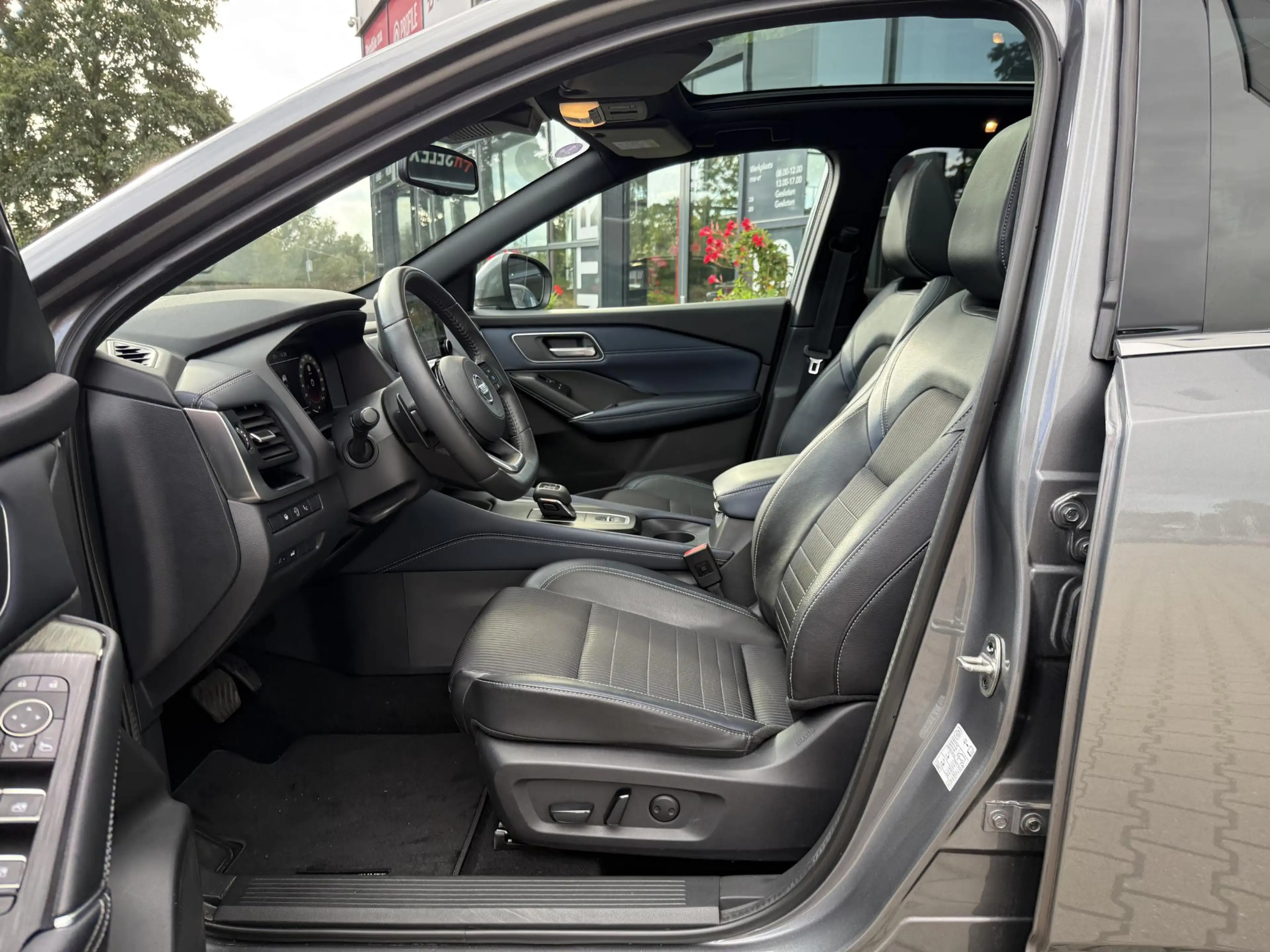 Nissan Qashqai 1.3 MHEV Xtronic Tekna *Panorama & Trekhaak* — photo 9