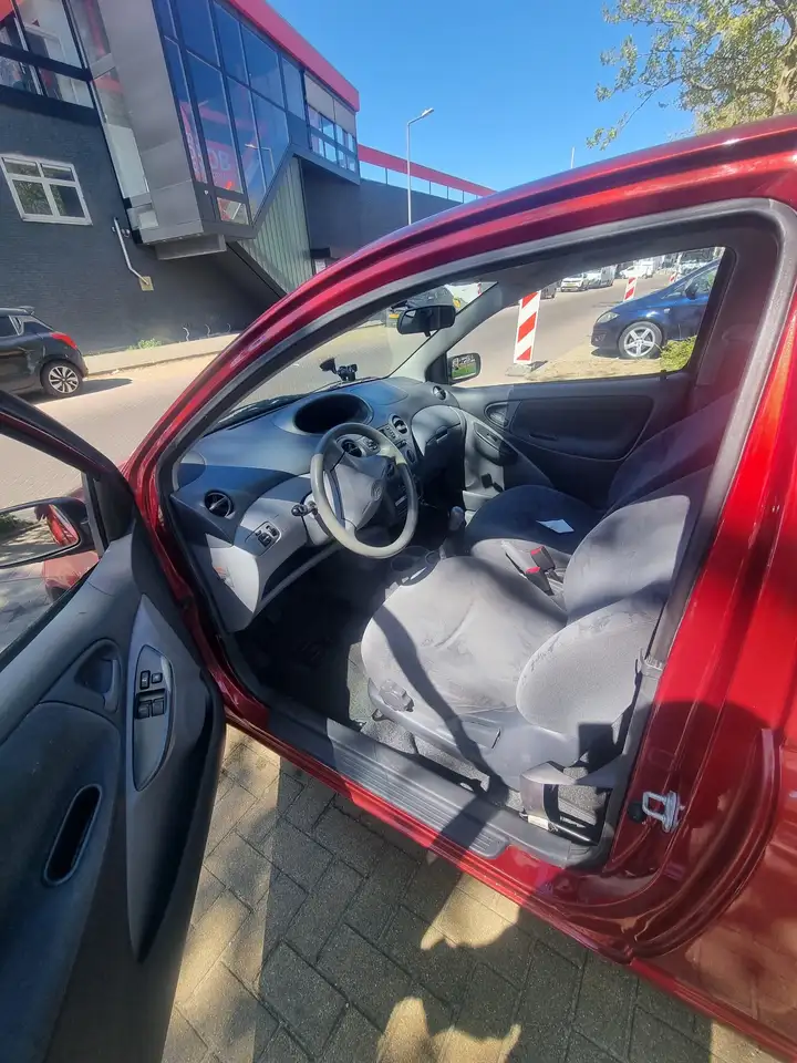 Toyota Yaris 1.3-16V VVT-i Sol, foto 7