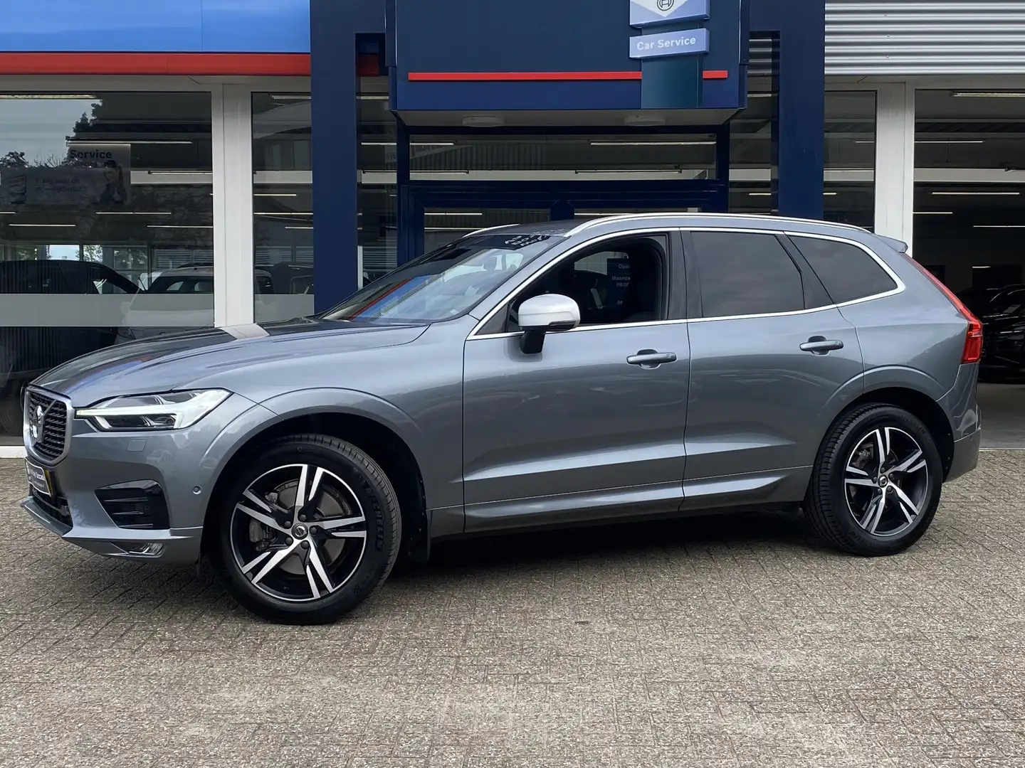 Volvo XC60 2.0 T5 AWD R-Design / Automaat / 250 PK / Dealer-O Gris - 2