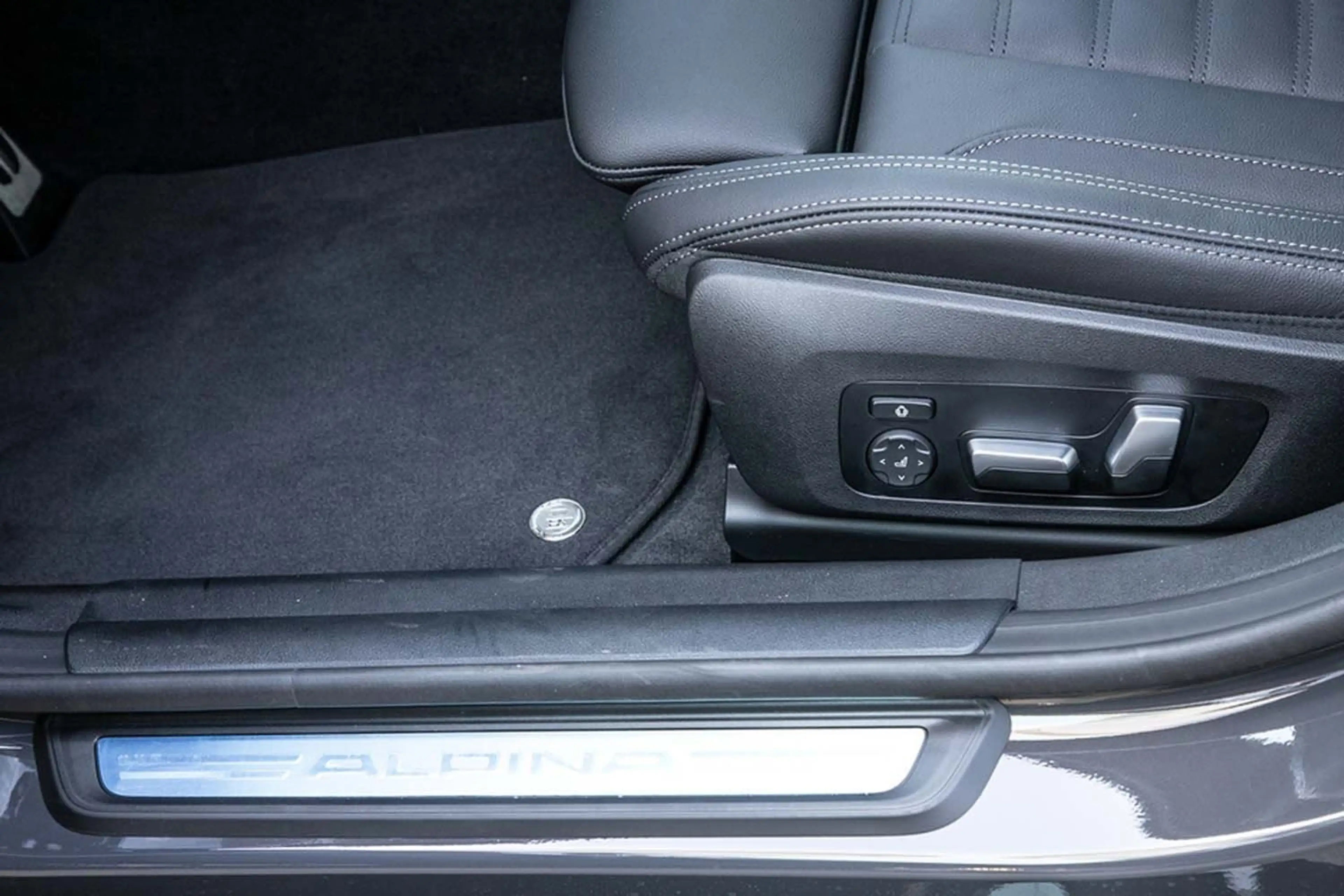 Alpina B4 3.0 Biturbo Allrad Leder HUD har/kar Glasdach — photo 10