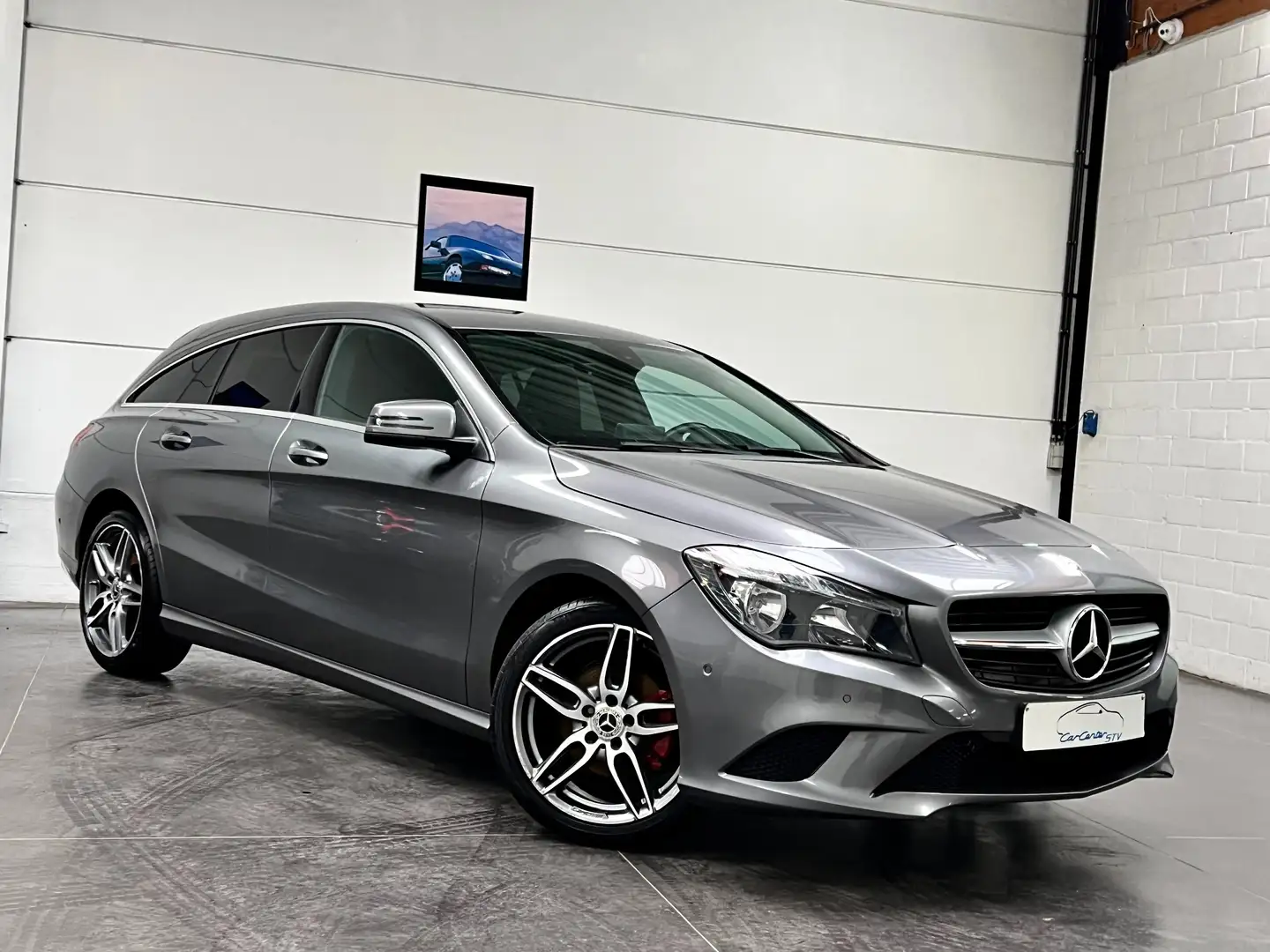 Mercedes-Benz CLA 200 d / Sportinterieur / Navi / Trekhaak Grau - 2