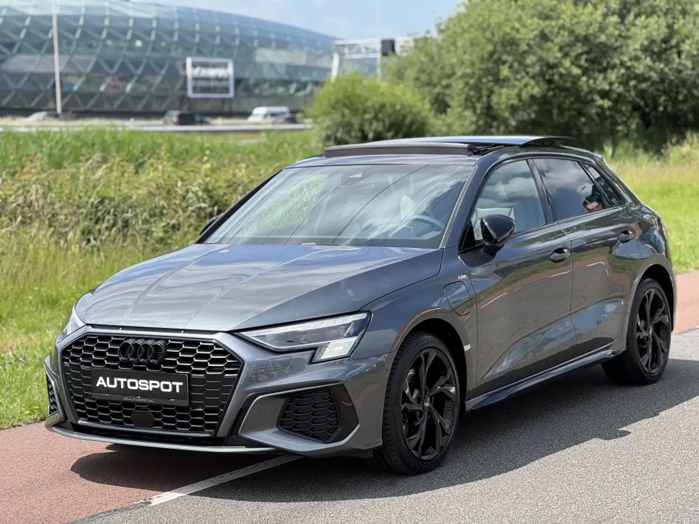 Audi A3 Sportback 40 TFSI e S-Line Black Ed. Matrix B&O Sf Grijs - 1