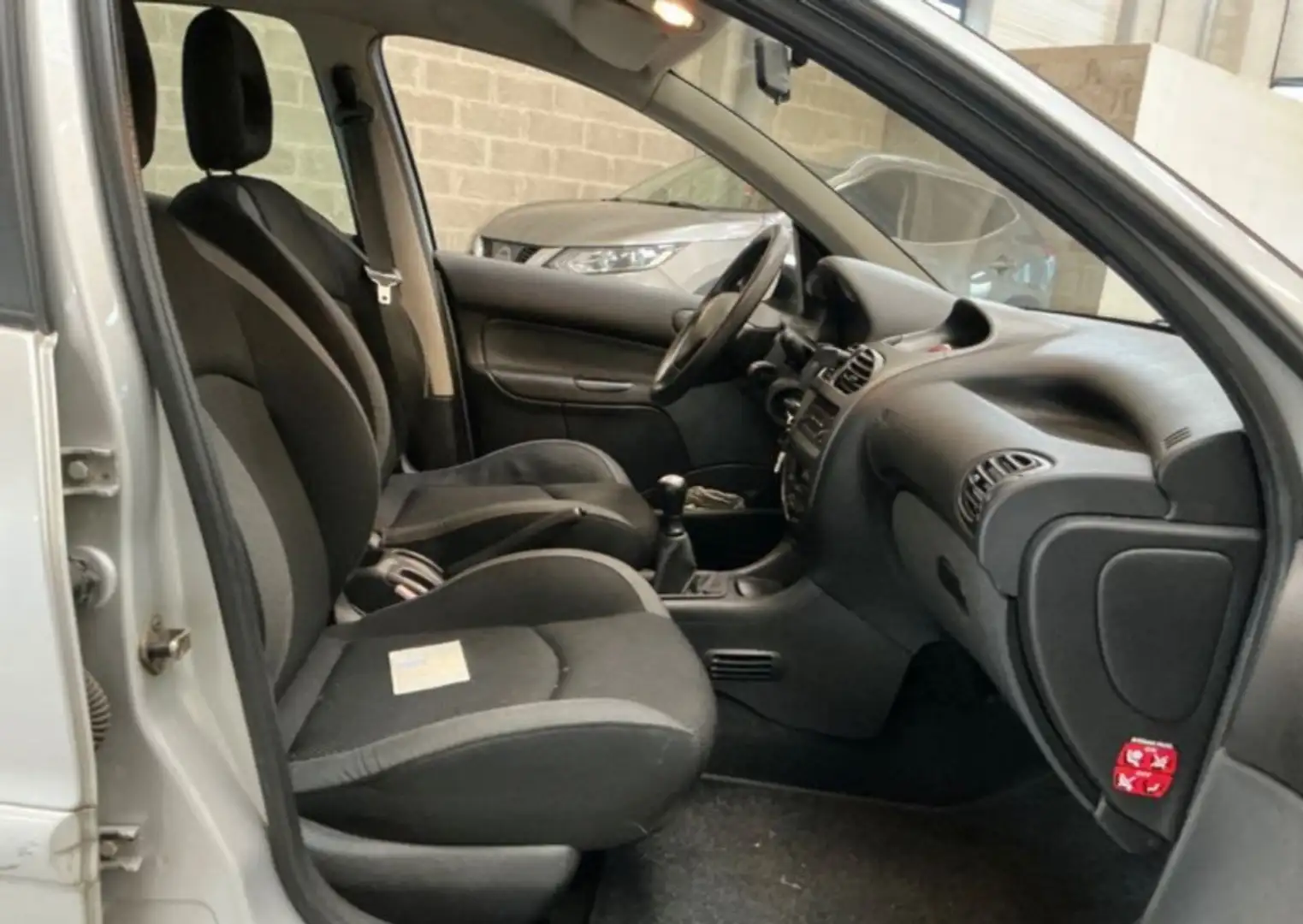 Peugeot 206 1.4 HDI TRENDY 5P Gris - 2