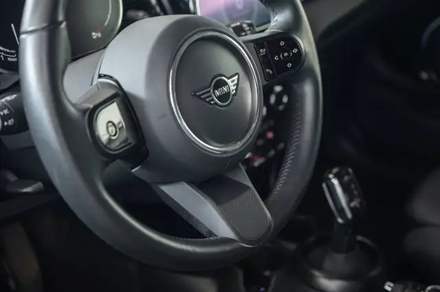 Mini Hatch view 16