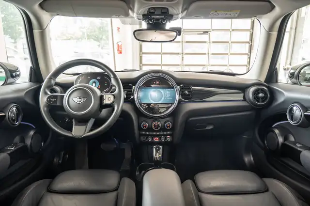 Mini Cooper Cooper view 9