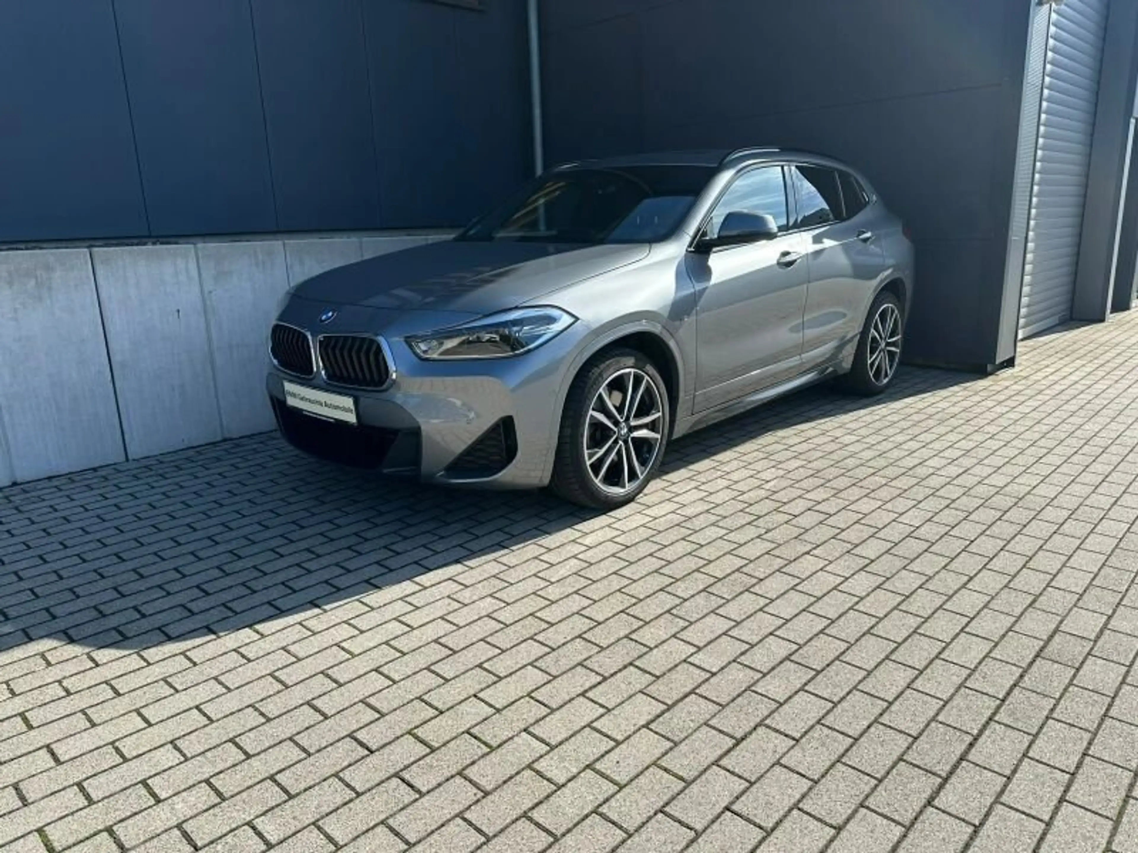 BMW X2 sDrive20d SAG M Sport LED/NAV+/HUD/PANO/CAM — photo 3