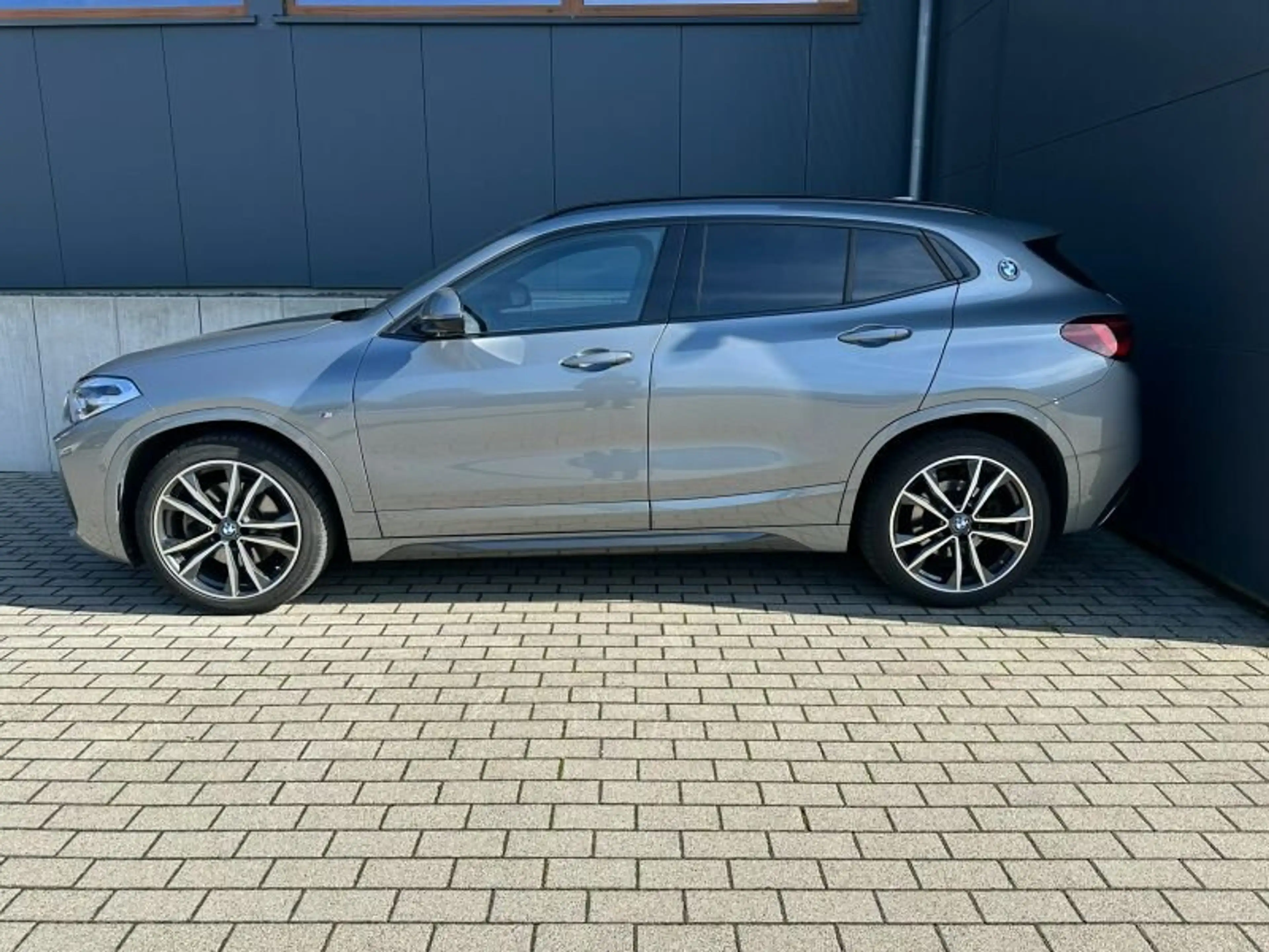BMW X2 sDrive20d SAG M Sport LED/NAV+/HUD/PANO/CAM — photo 4