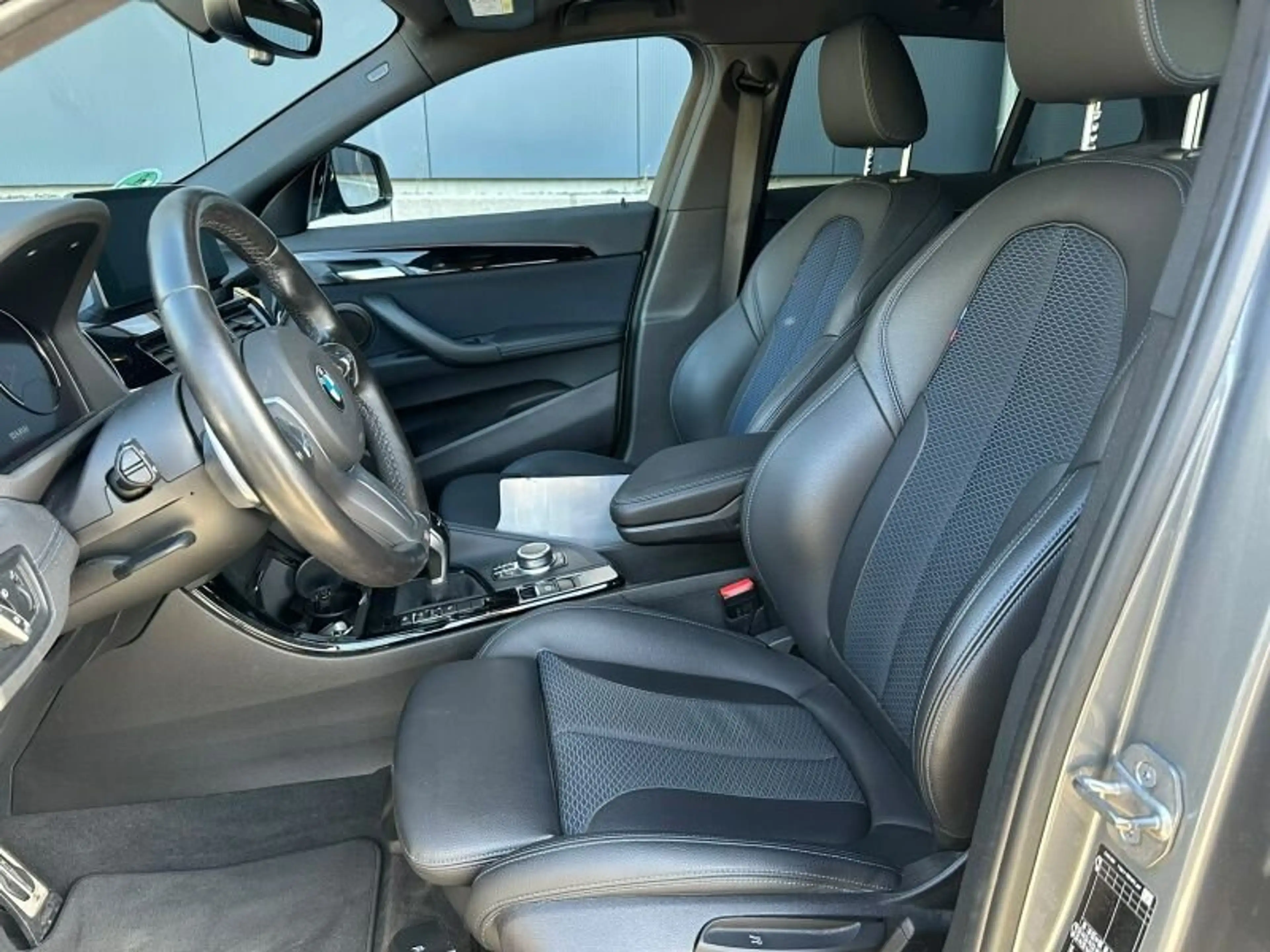 BMW X2 sDrive20d SAG M Sport LED/NAV+/HUD/PANO/CAM — photo 10