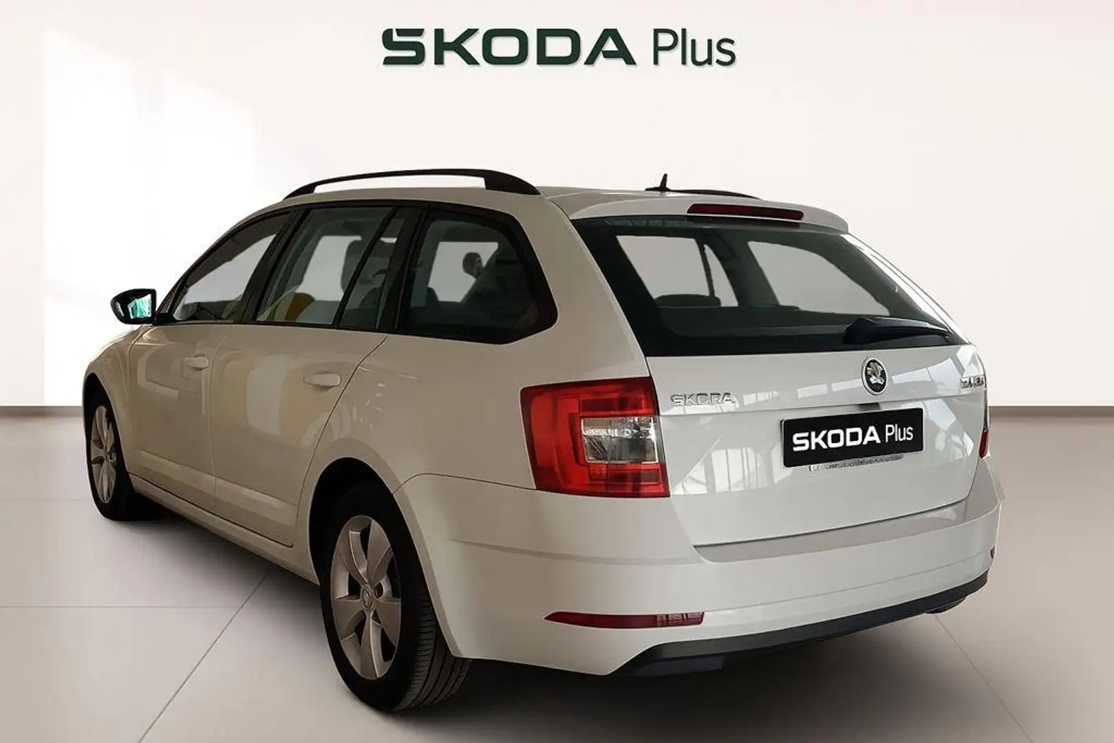 Skoda Octavia Combi 1.6TDI CR Ambition Blanco - 2