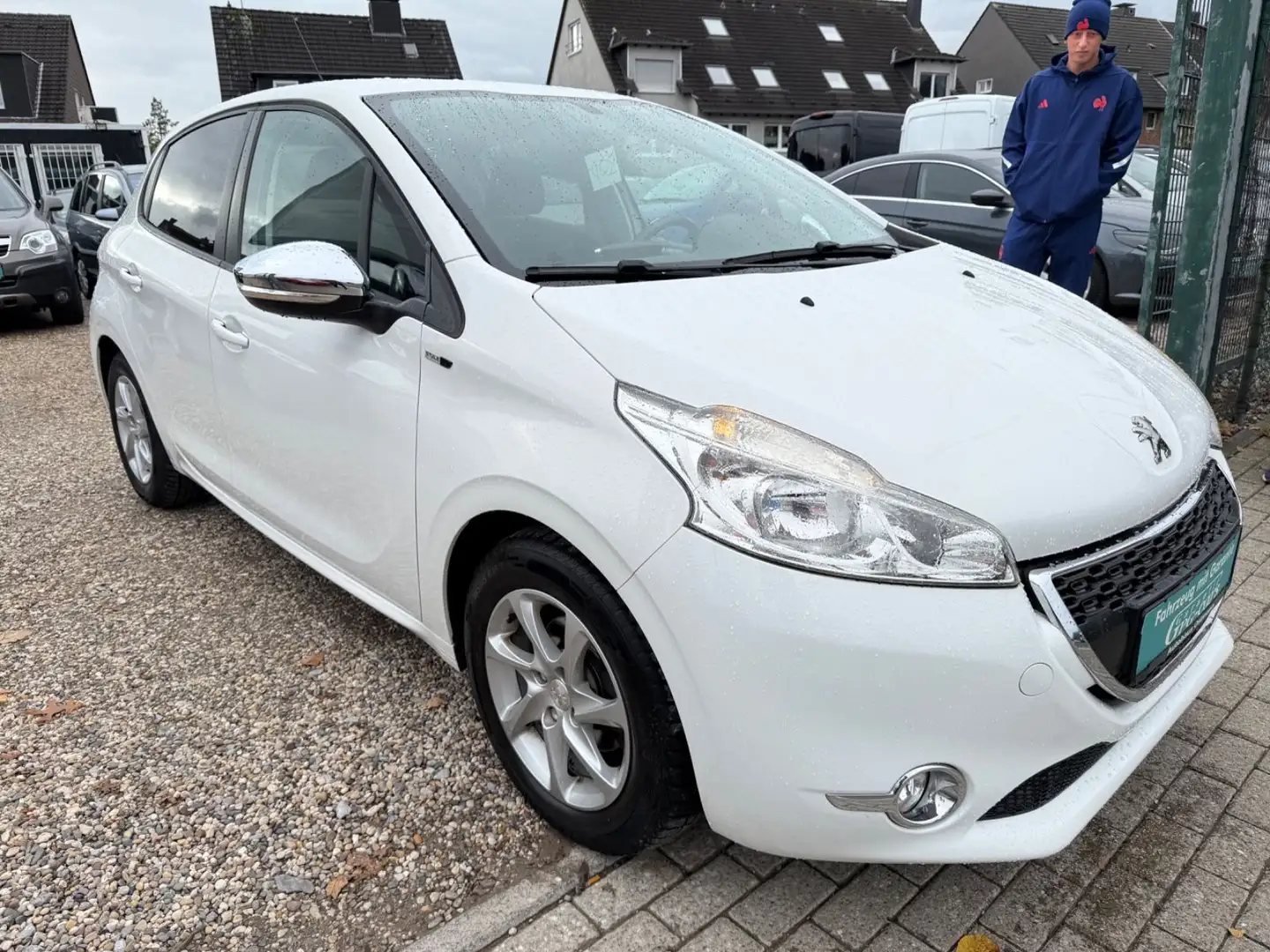 Peugeot 208 Style*2HAND*TÜV NEU*TOP* Weiß - 2