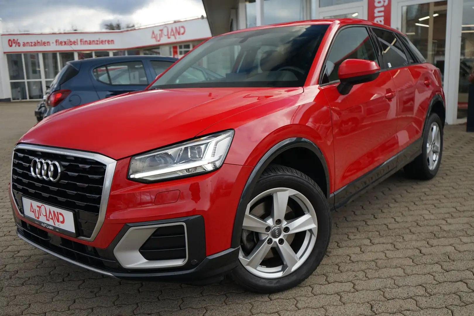 Audi Q2 1.6 TDI DSG LED Navi Virtual Cockpit AHK Rot - 2