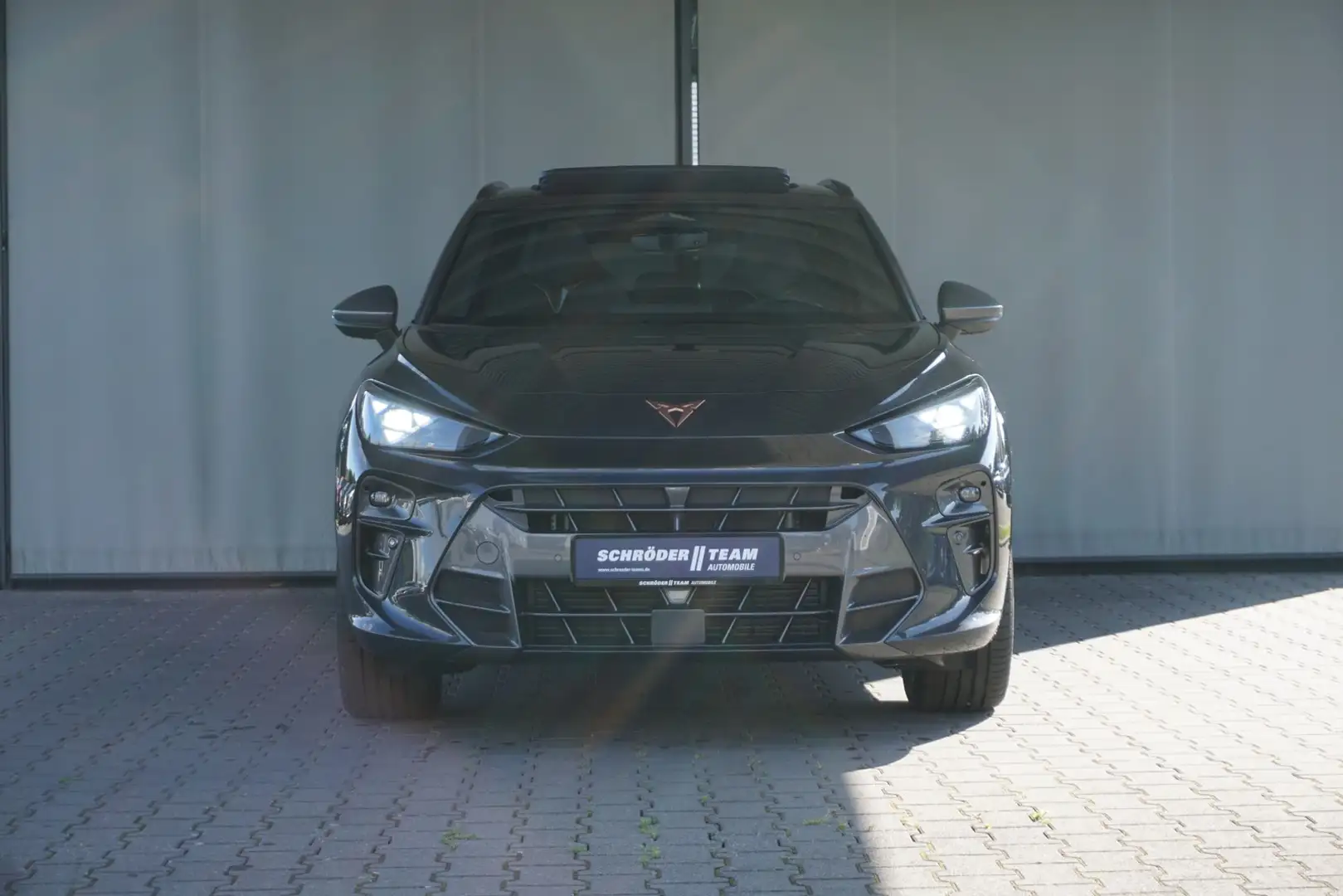 CUPRA Terramar 1.5 eTSI DSG Navi Pano AHK HUD ACC Šedá - 2