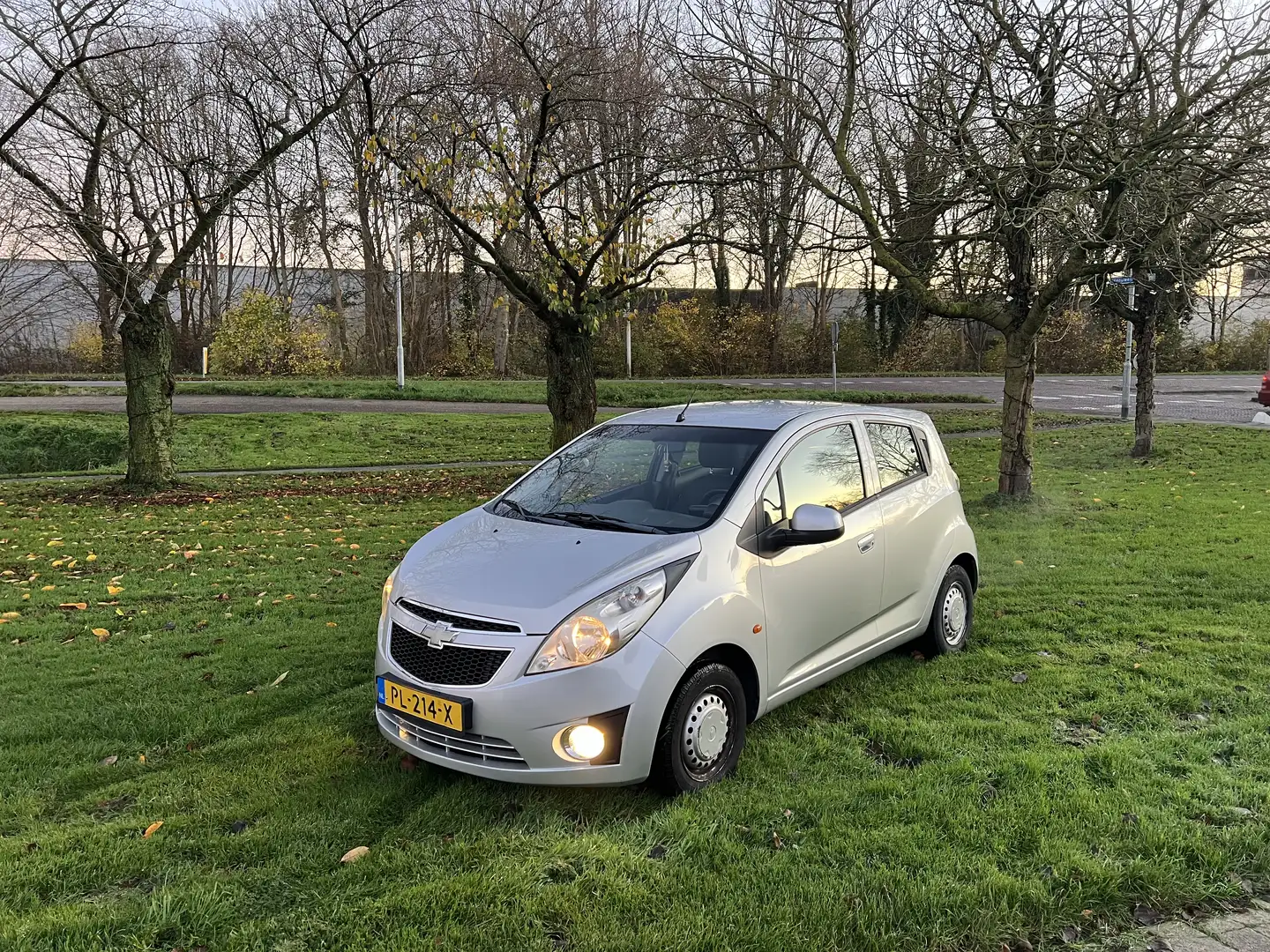 Chevrolet Spark 1.0 LS Zilver - 1