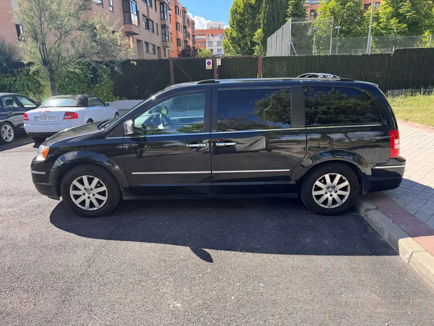 Chrysler Grand Voyager 2.8CRD Limited Entret. Plus Aut. Entretenimiento - 2