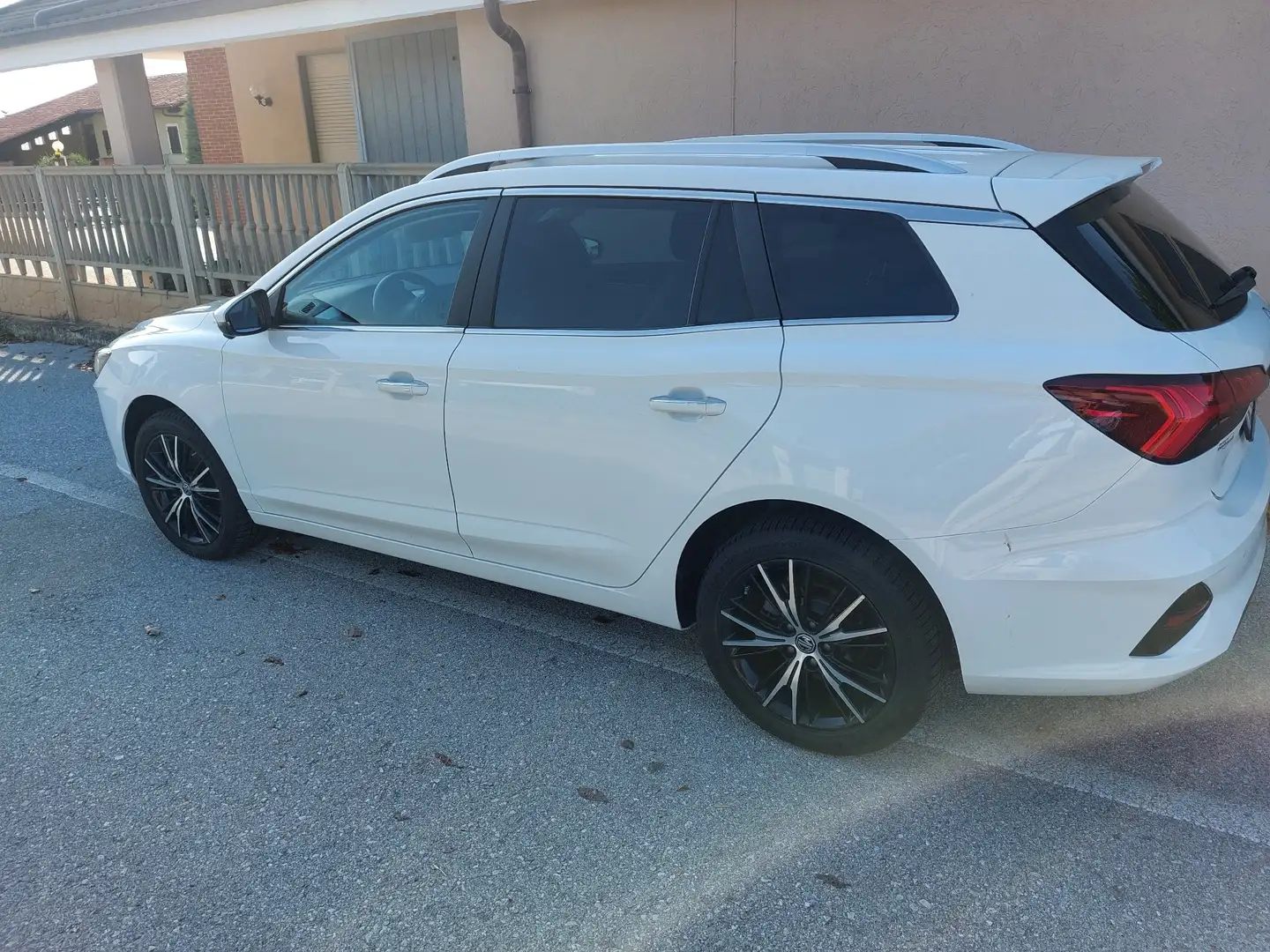 MG MG5 Luxury - 2