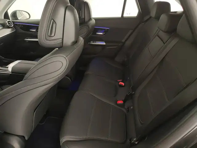 Mercedes-Benz GLC 200 view 12
