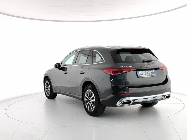 Mercedes-Benz GLC 200 view 3