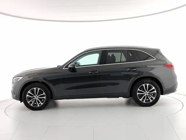 Mercedes-Benz GLC 200 view 2