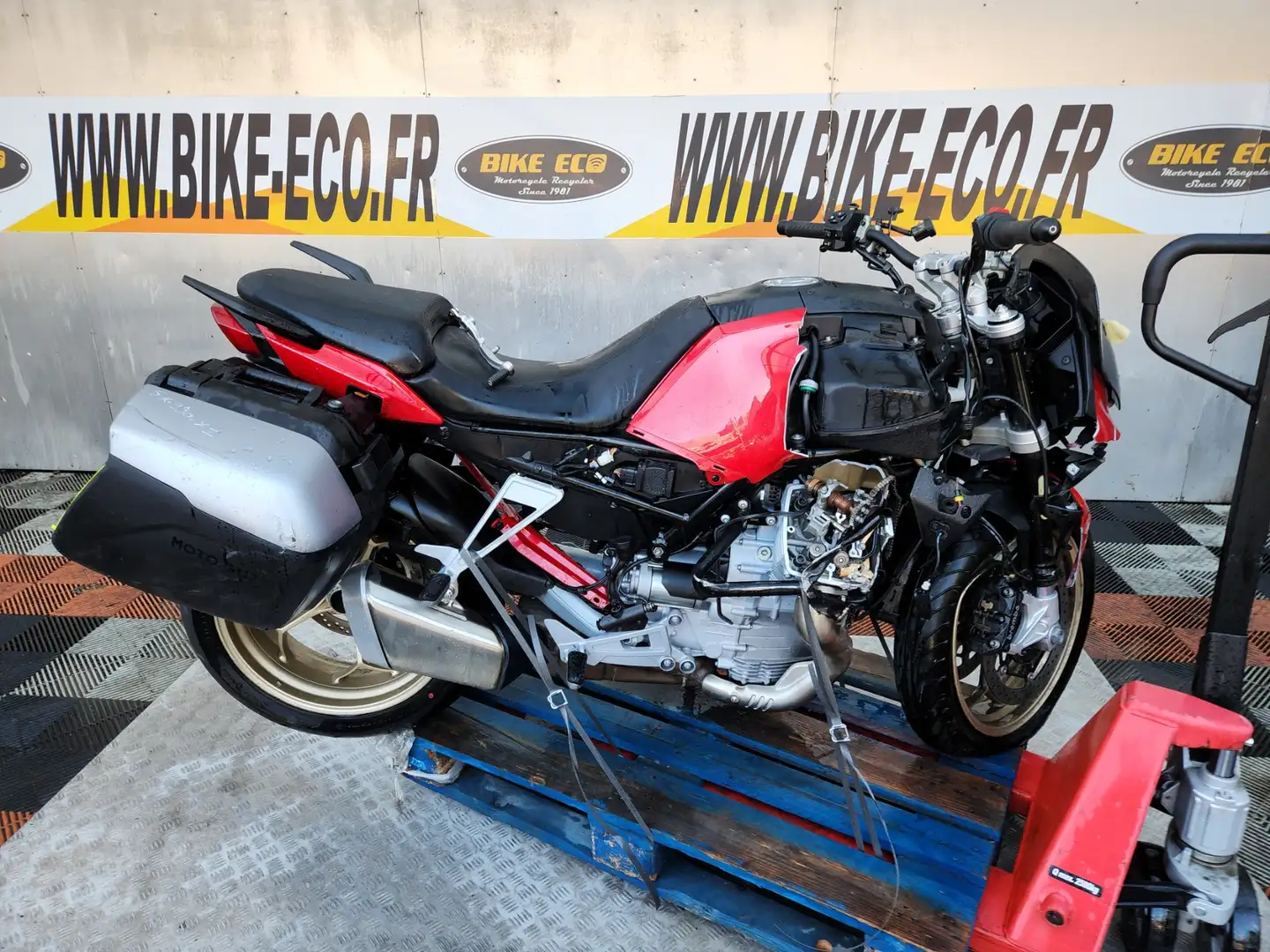 Moto Guzzi V 100 Rouge - 1