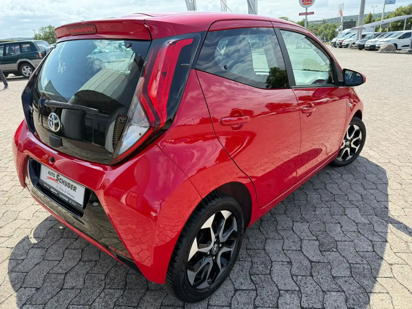 Toyota Aygo AYGO x-play connect Червоний - 2