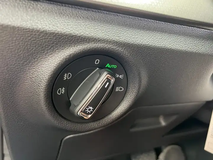 Škoda Kamiq 1.6 TDI Ambition 2020, foto 32