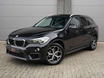 X1 1.5iA sDrive18 * ELEKTRISCHE KOFFER / GETINTE RAMEN / 18" VELGEN / CARPLAY / LEDER *