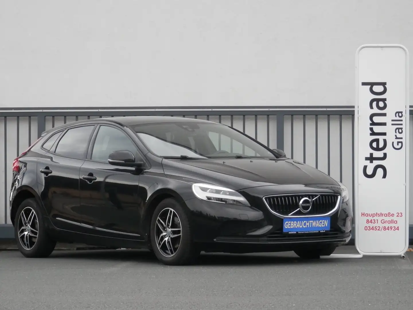 Volvo V40 V40 D2 Kinetic Schwarz - 1
