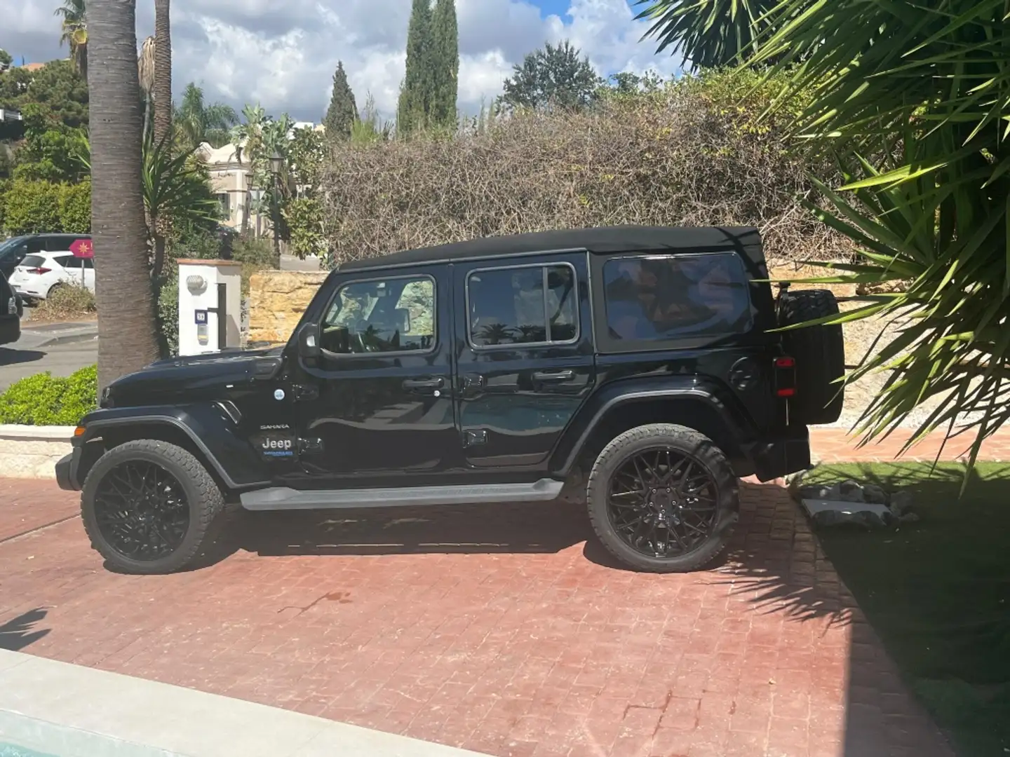 Jeep Wrangler Unlimited 2.0 4xe Sahara 8ATX Negro - 1