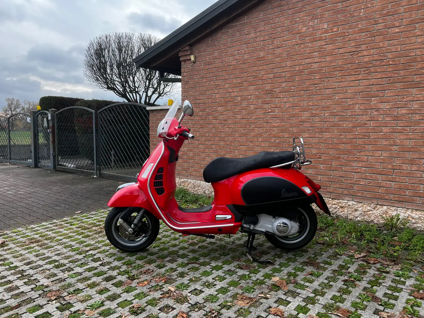 Vespa GTS 250 ABS Rojo - 2