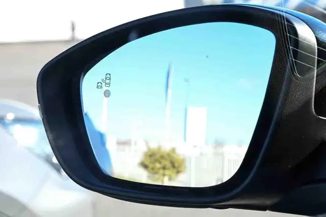 Peugeot 2008 view 17