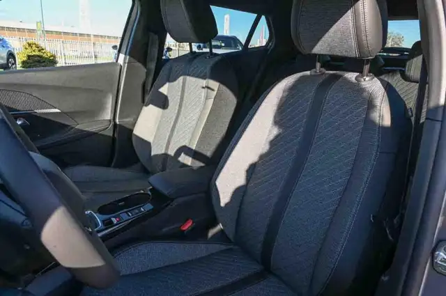 Peugeot 2008 view 10