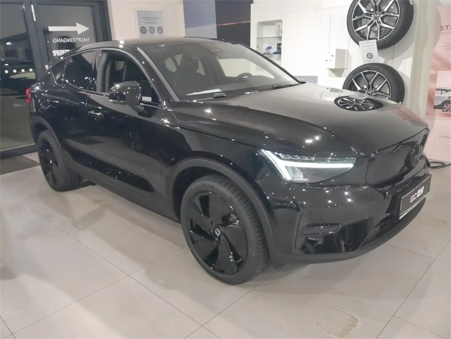 Volvo EC40 Twin Motor Performance Ultra Black Edition Schwarz - 1
