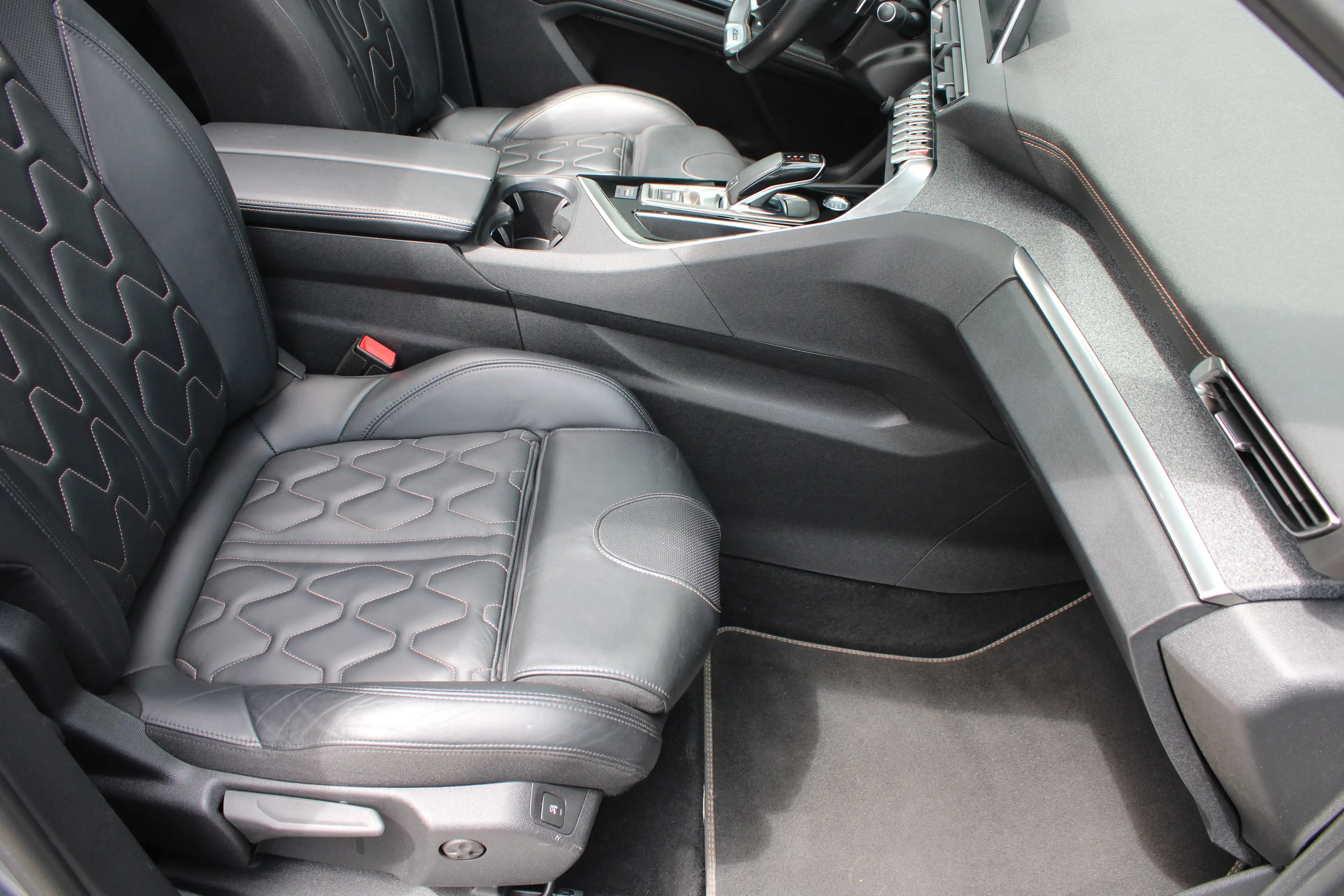 Peugeot 5008 1.6 PureTech 180pk EAT8 GT-Line | Panorama/schuifd — photo 5