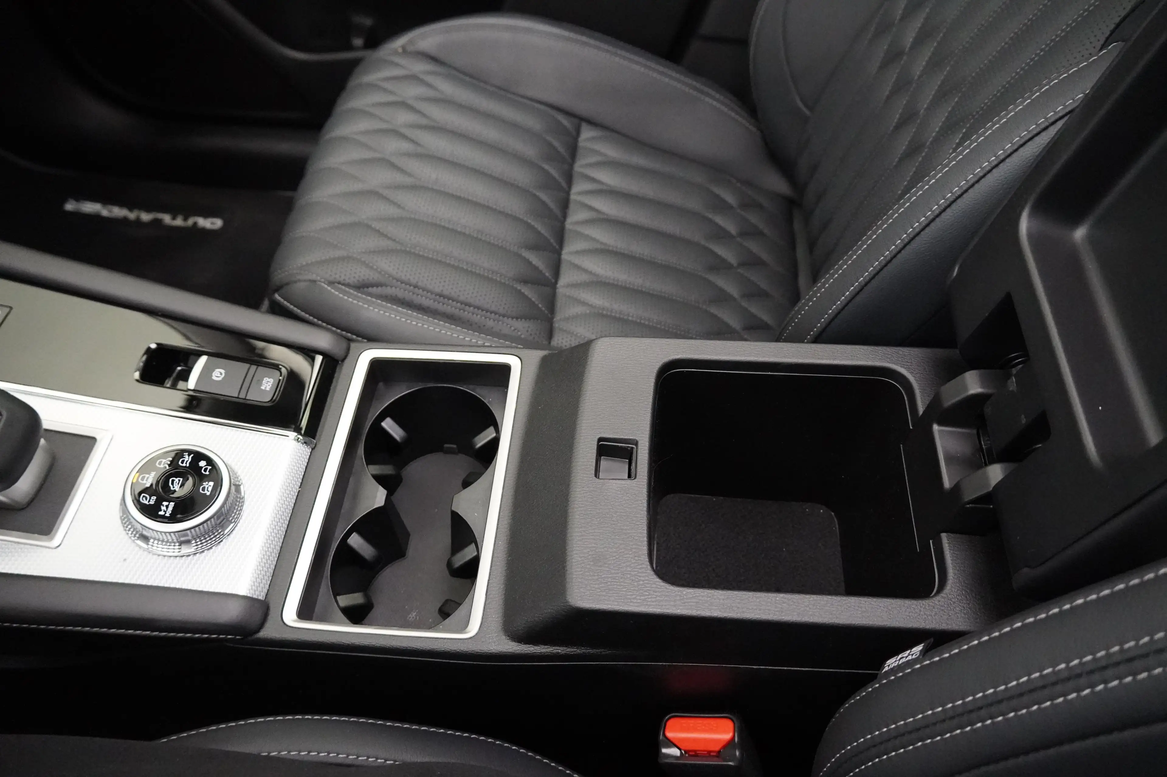 Mitsubishi Outlander PHEV (10.09.2024-) Outlander 2,4 PHEV S-A WC Diamo — photo 19