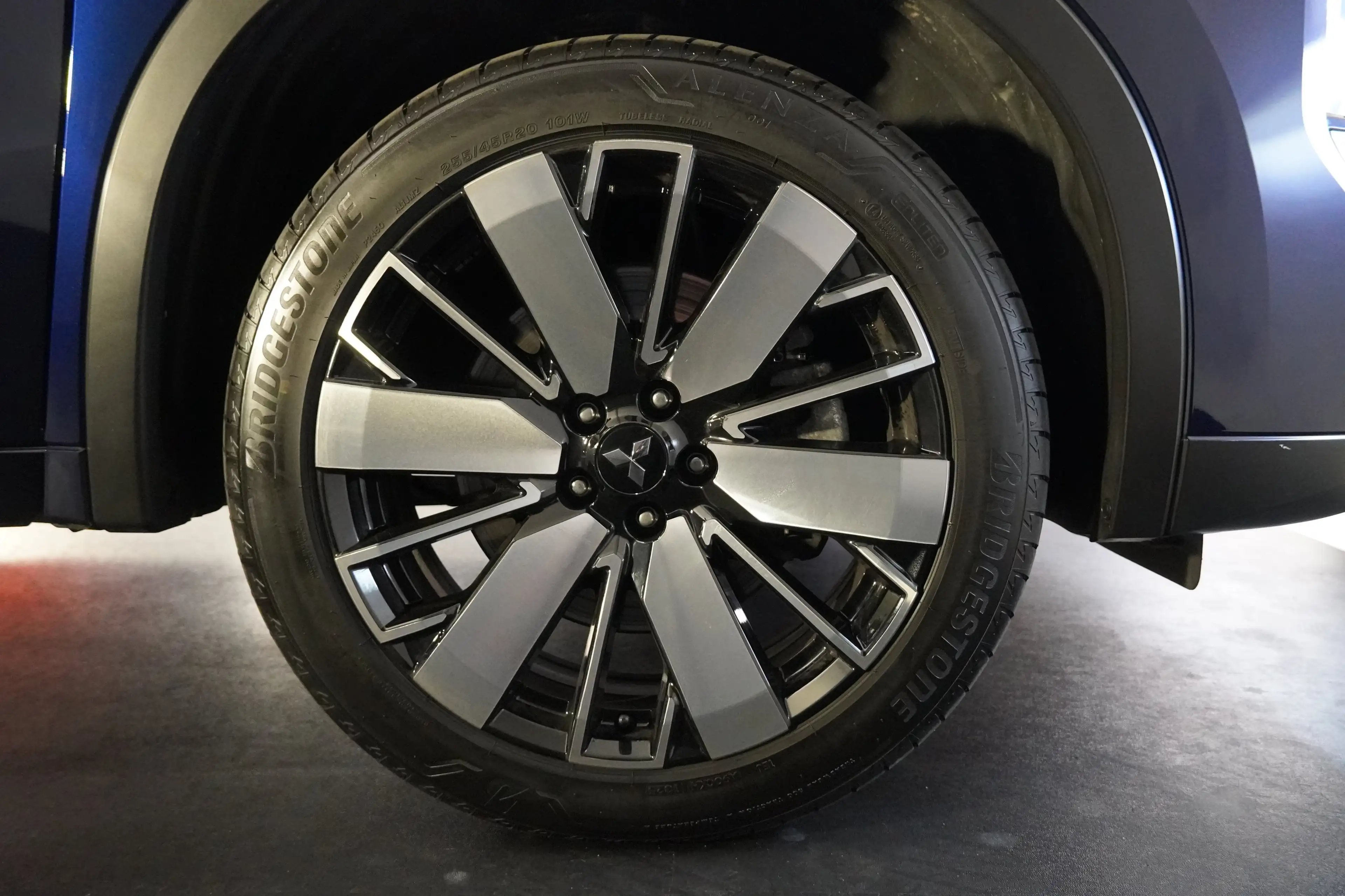 Mitsubishi Outlander PHEV (10.09.2024-) Outlander 2,4 PHEV S-A WC Diamo — photo 27