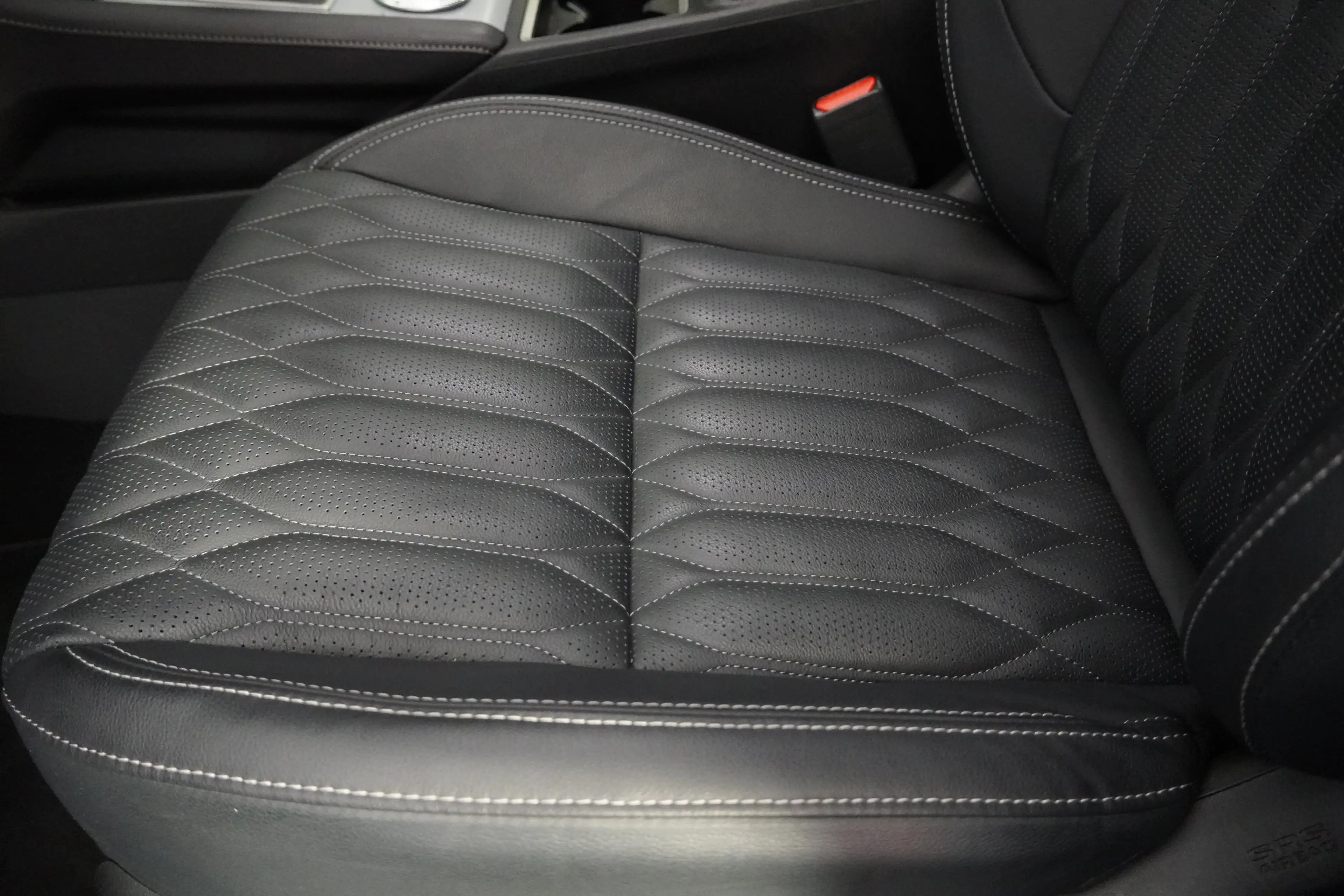 Mitsubishi Outlander PHEV (10.09.2024-) Outlander 2,4 PHEV S-A WC Diamo — photo 9