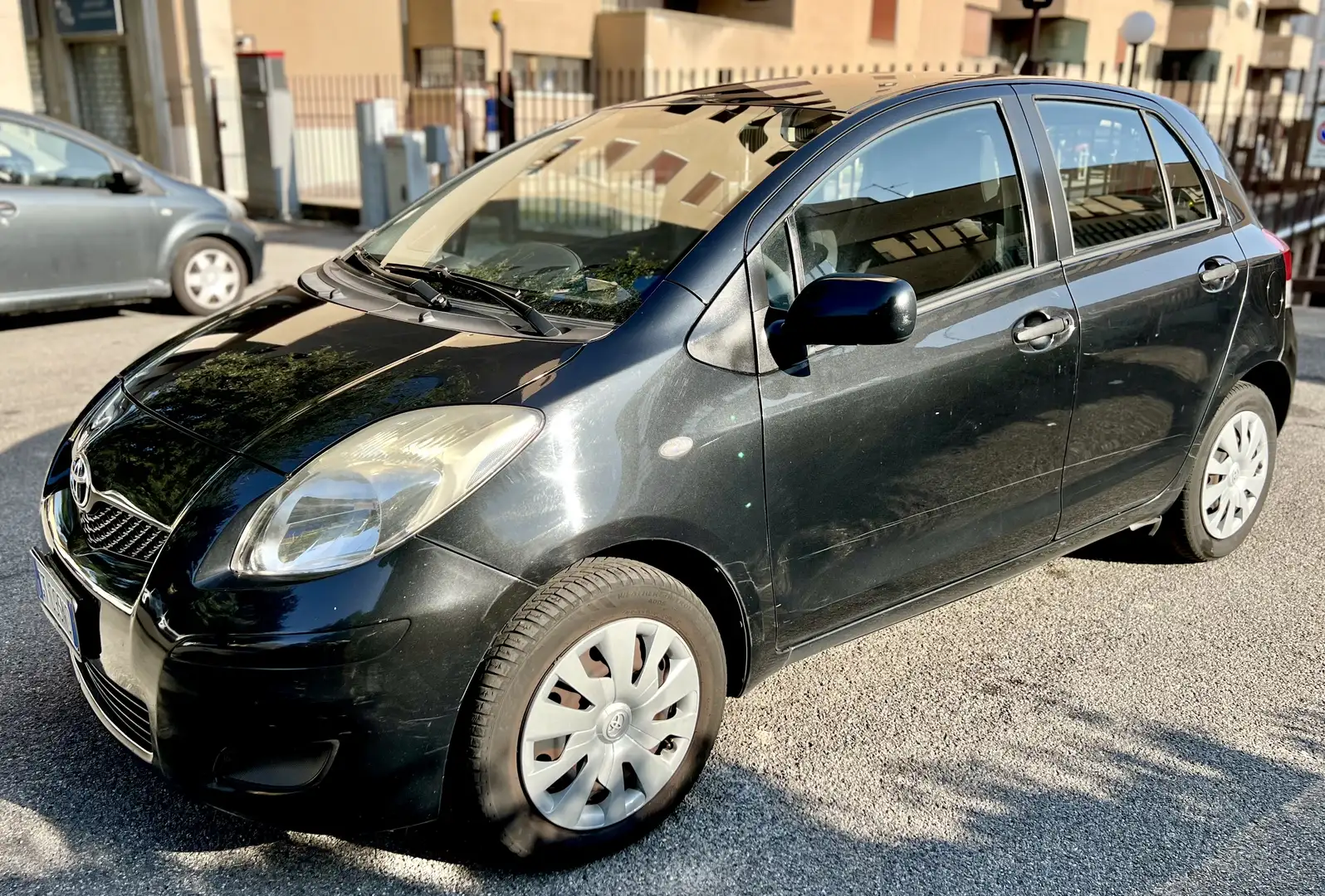 Toyota Yaris 5p 1.0 benzina OK NEOPATENTATI - 1