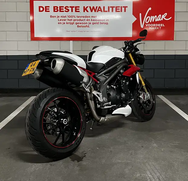 Triumph Speed Triple 1050 - foto 3