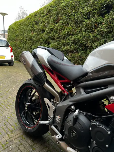 Triumph Speed Triple 1050 - foto 5