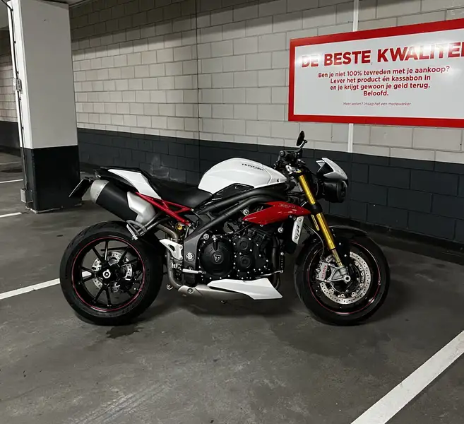 Triumph Speed Triple 1050 - foto 2