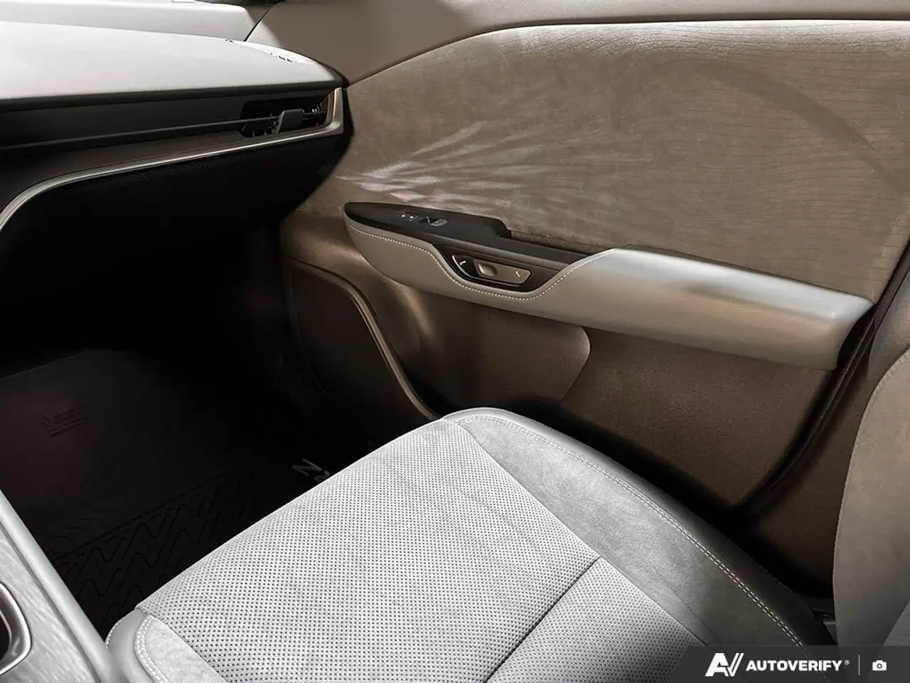 Lexus RZ снимка Lexus RZ