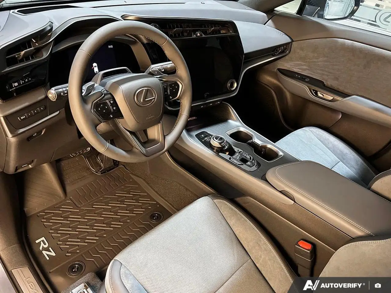 Lexus RZ снимка Lexus RZ
