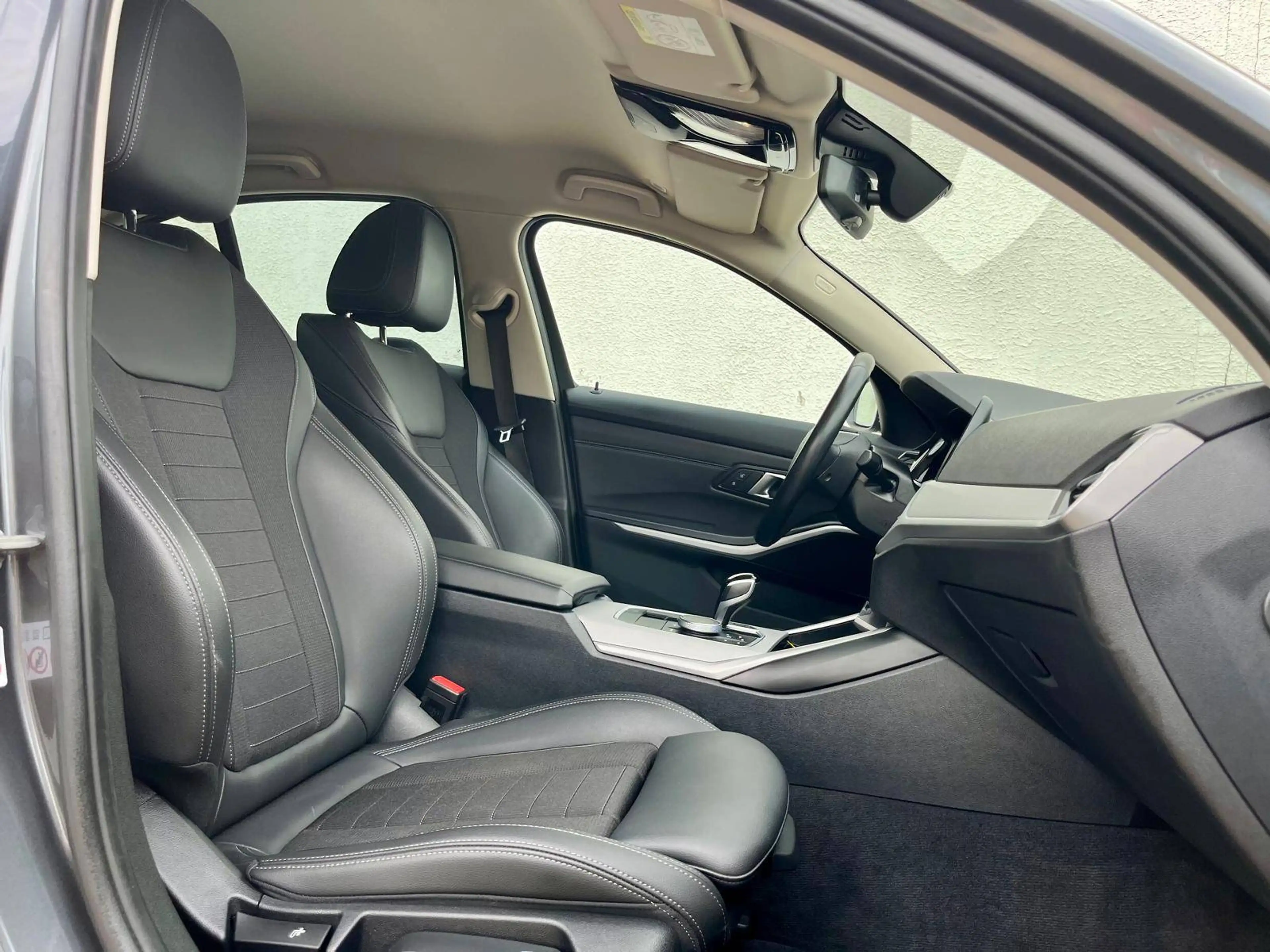 BMW 316 dA MHEV BOITE-AUTO/FULL-LED/NAVI/CARPLAY/MI-CUIR/CLIM-AUTO/PDC — photo 8